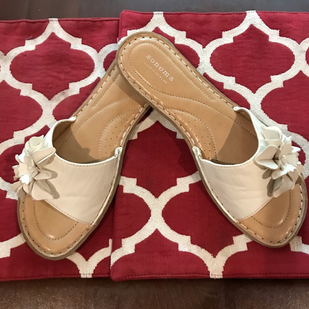 Cream Colored Flower Summer Sandlas